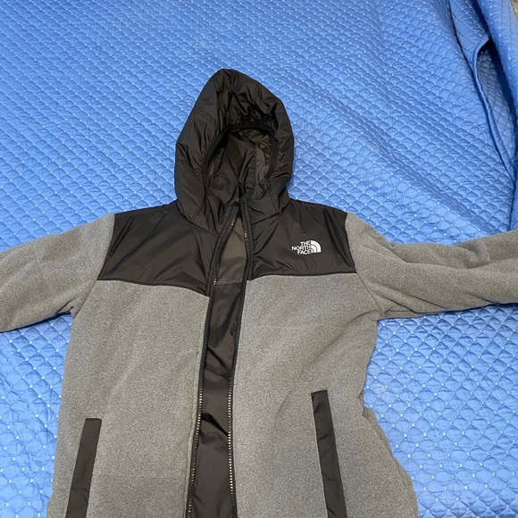 BOYS CLOTHING - Picture 13 of 16